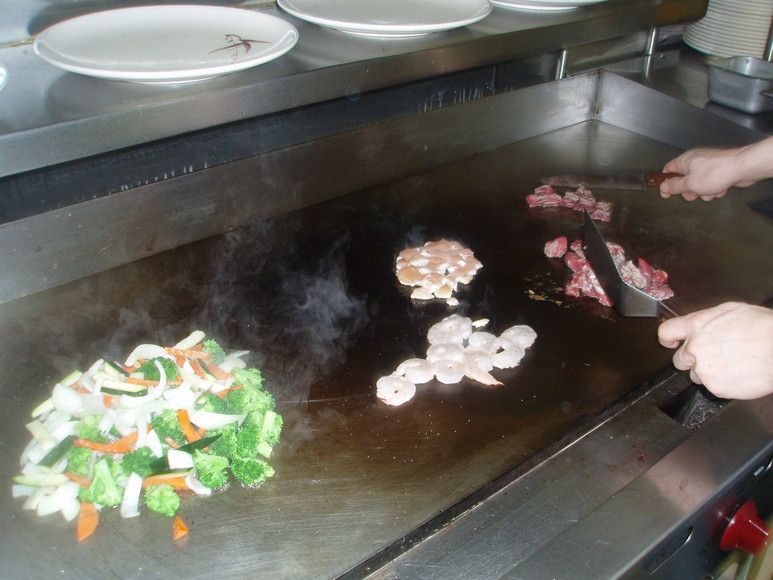 Hibachi grill