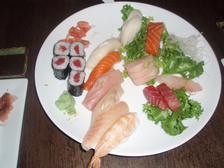Assorted sashimi
